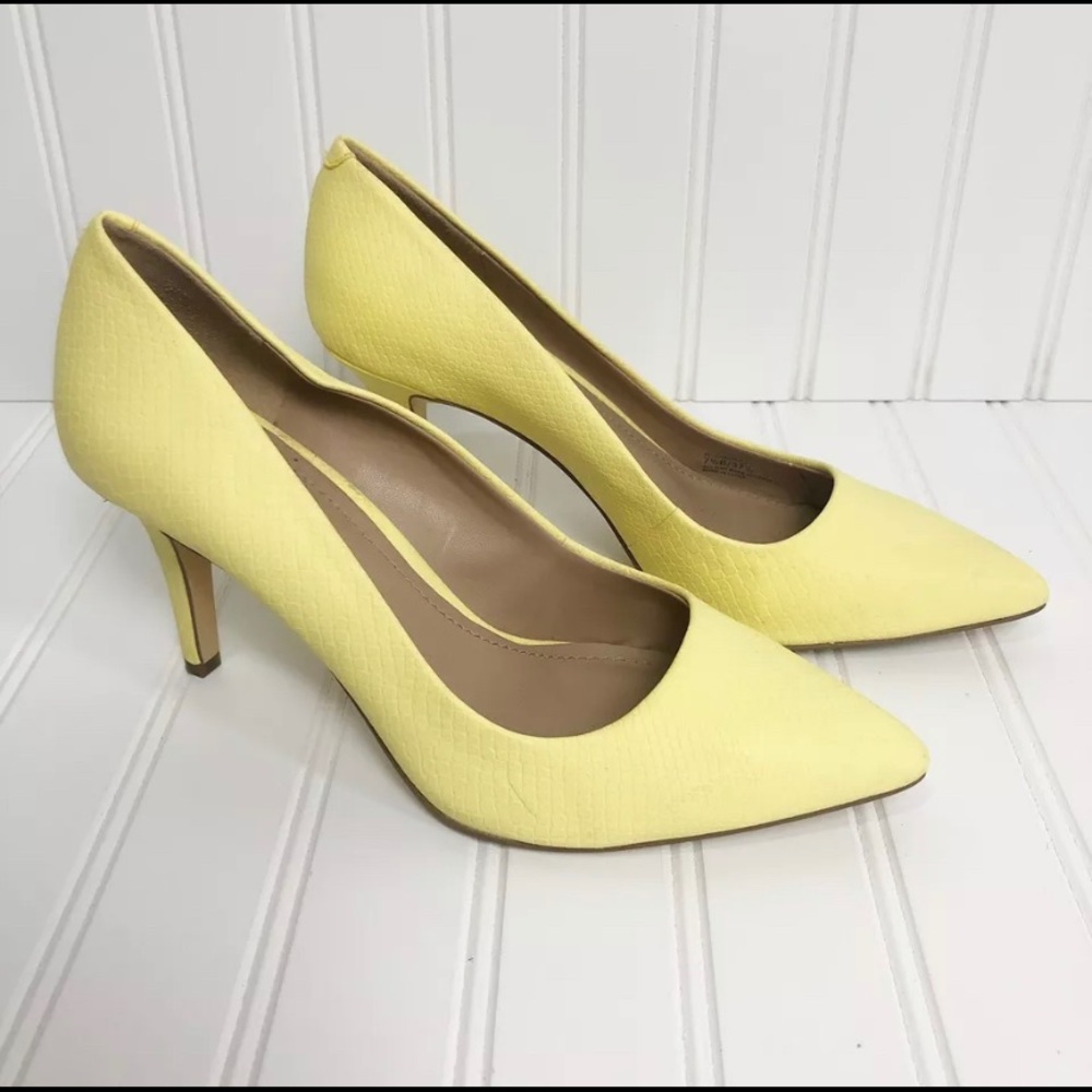 Yellow heels BCBGeneration